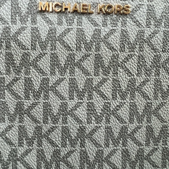 NWT MICHAEL KORS VOYAGER EW TOTE HANDBAG - Picture 2 of 10